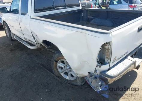 2003 Toyota Tundra Sr5 V8 z USA, uszkodzony, nr VIN 5TBRT34153S435688